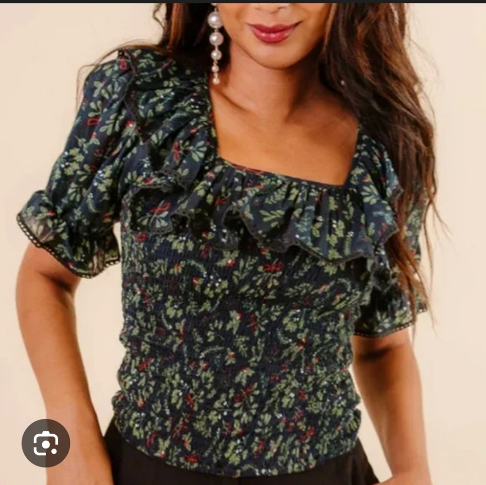 Ivy City Co Gracie Smocked Holly Top